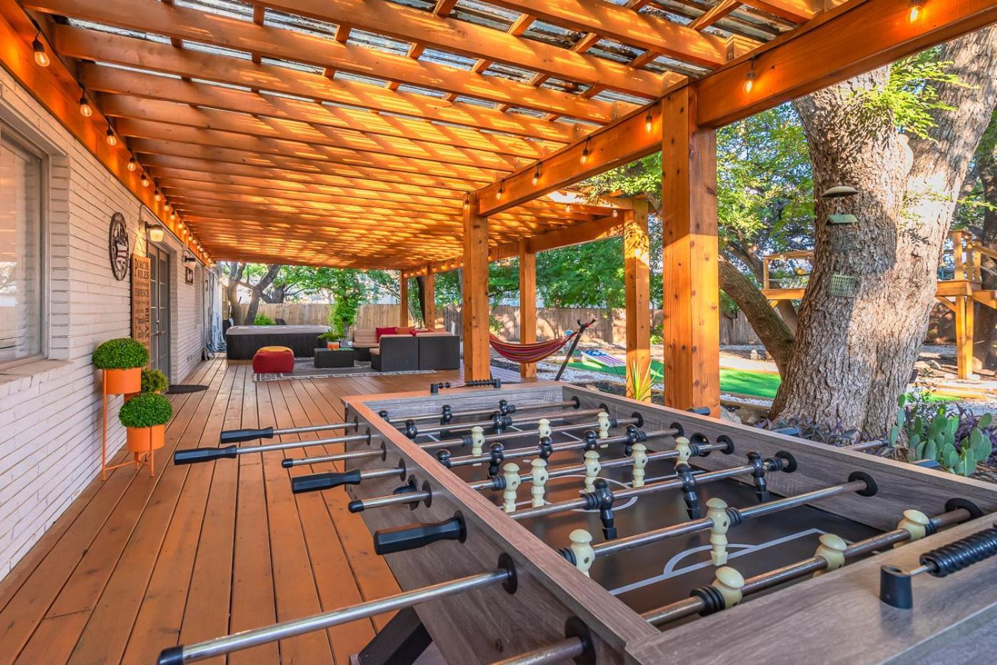 Luxurious Home With Hot Tub & Tree Deck By 6Flags San Antonio Exterior foto