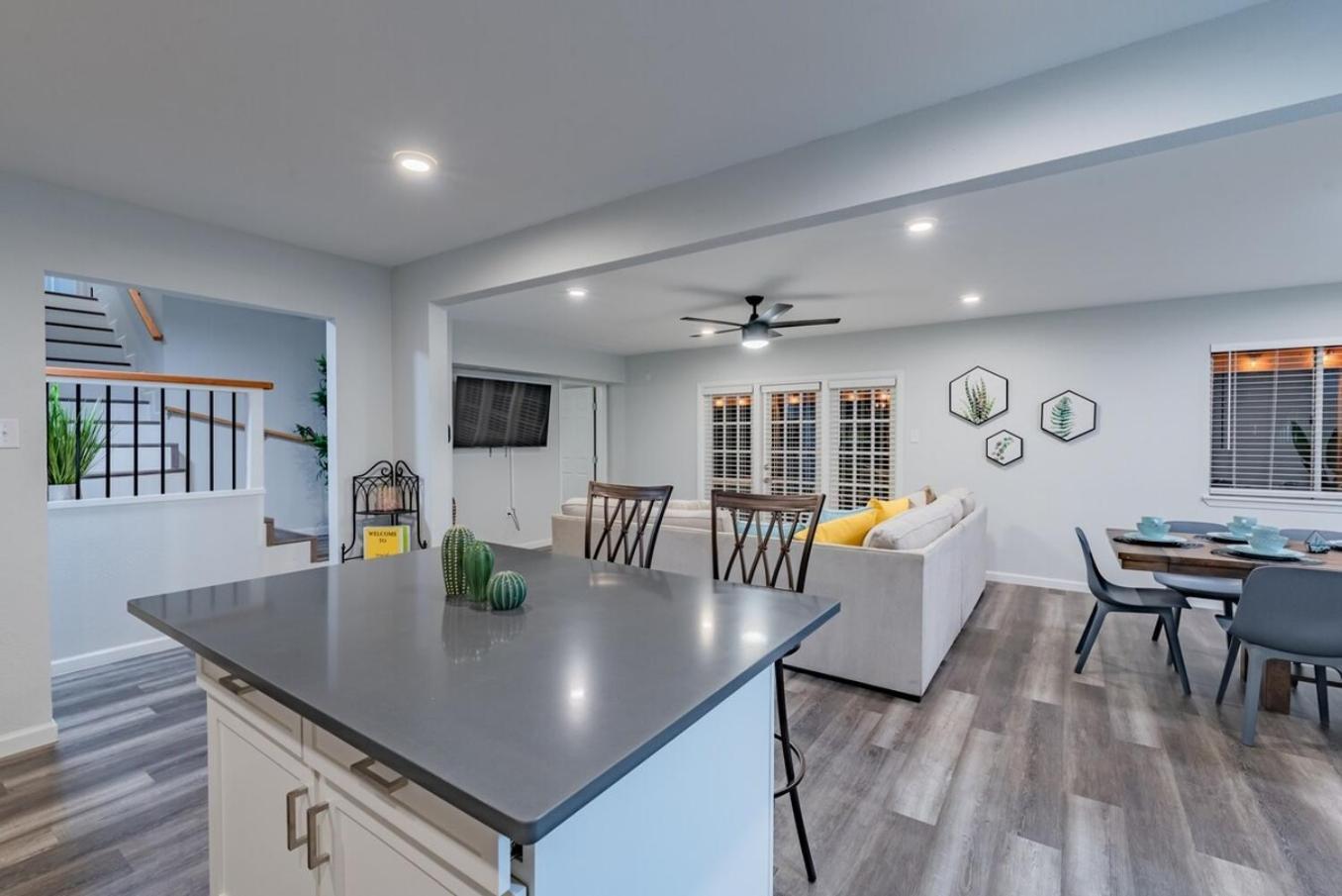 Luxurious Home With Hot Tub & Tree Deck By 6Flags San Antonio Exterior foto