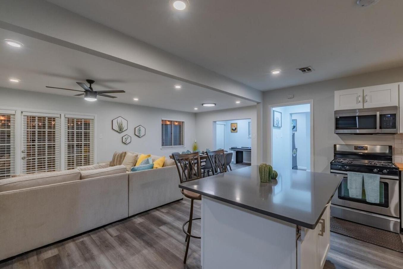 Luxurious Home With Hot Tub & Tree Deck By 6Flags San Antonio Exterior foto